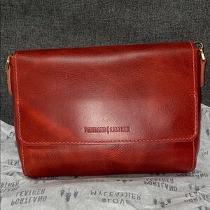 Portland Leather ROSSO Medium Metro Crossbody
